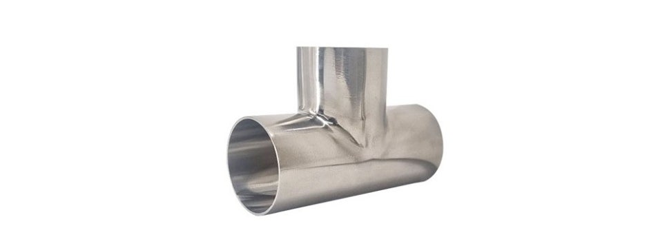 Sanitary equal tee in stainless steel, seen at an angle with the open pipe end